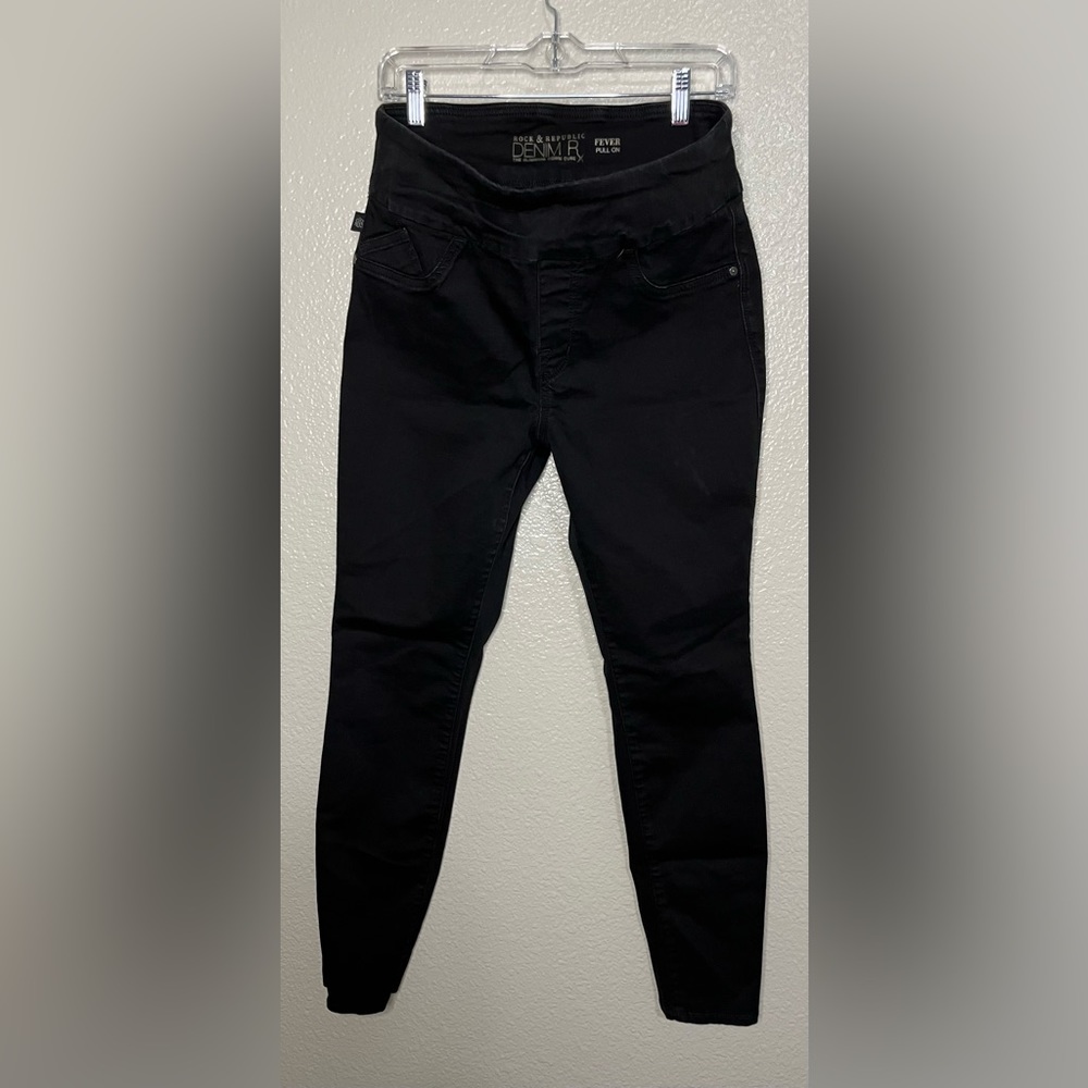 Rock & Republic black pull on Jean